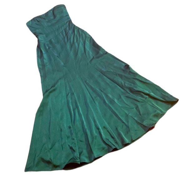 BCBG MAXAZRIA Emerald Green flare hemmed formal gown - Picture 1 of 6